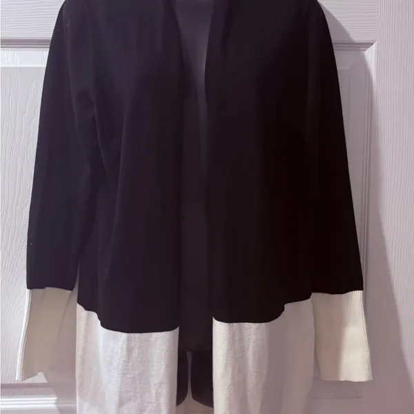 Cyrus Black and White Women's Cardigan. L - Image 4