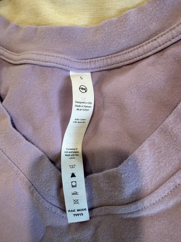Boutique Purple v neck top - Image 3