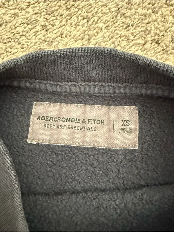 Abercrombie essential crew new size xs - Image 2