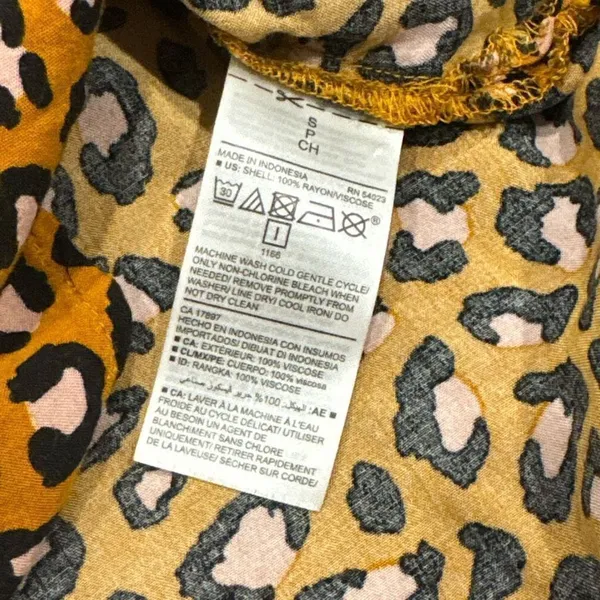 Old Navy cheetah Blouse small - Image 3
