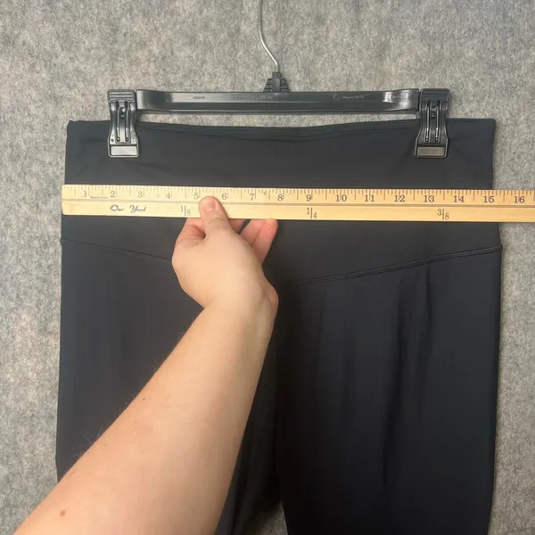 Fabletics Woman Size Large Black‎ ankle athletic Leggings - Image 3