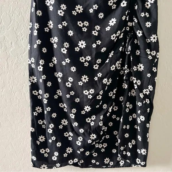 Hollister Black & White Floral High-Rise Cinched Midi Skirt - Image 3