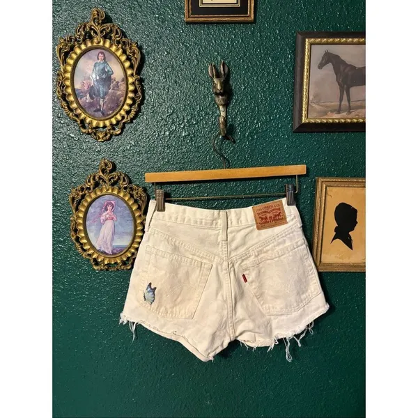 Denim Cut Off Levi 501’s Cream Butterfly Shorts Sz 24 - Image 2