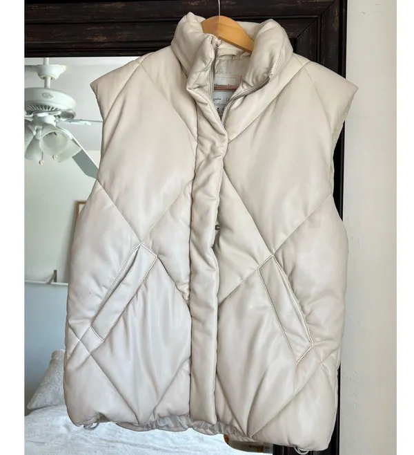 Abercrombie Cream Faux Leather Vest - Image 3