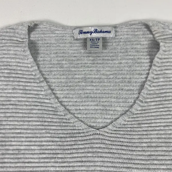Tommy Bahama Sweater Pullover Womens XS Gray V-Neck Tight-Knit Sequin Ribbed - Image 2