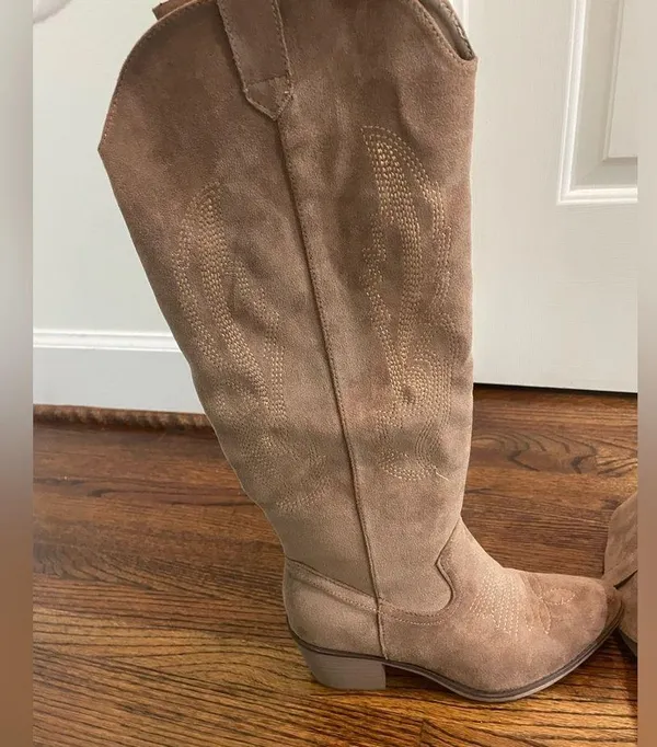 Women's Brown Knee High Suede Boots Size 7 - Image 3