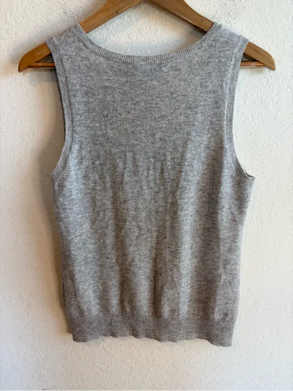 Sutton Cashmere Gray Scoop Neck Sleeveless Blouse Size Large - Image 2