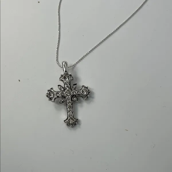Elegant Silver Cross Pendant Necklace - Image 3