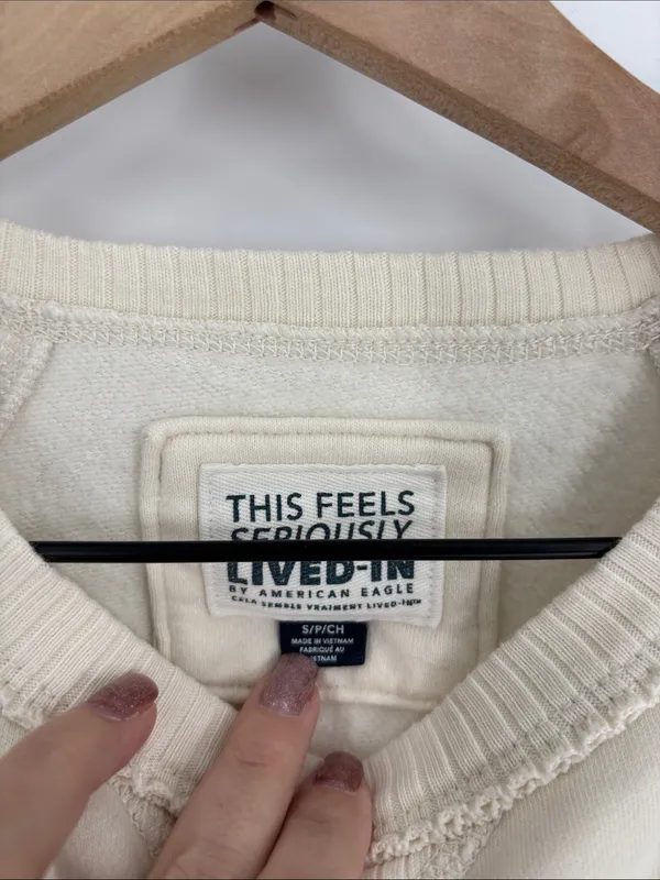 American Eagle lived in butterfly small sweatshirt - Image 2