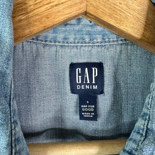 Gap Denim Sleeveless Western Chambray Pearl Snap Button Down Shirt Womens Small - Image 9