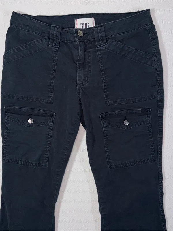 Urban Outfitters BDG Womens Brigid Low Rise Bootcut Utility Cargo Pant Size 28 - Image 4