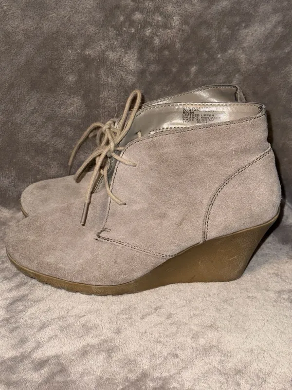 White Mountain Suede Lace-Up Wedge Ankle Boots Size 8.5M - Image 5