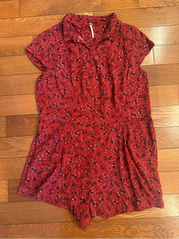 Free People Debby Dot Romper Red Floral Short Sleeve Button Front - Size M EUC - Image 3