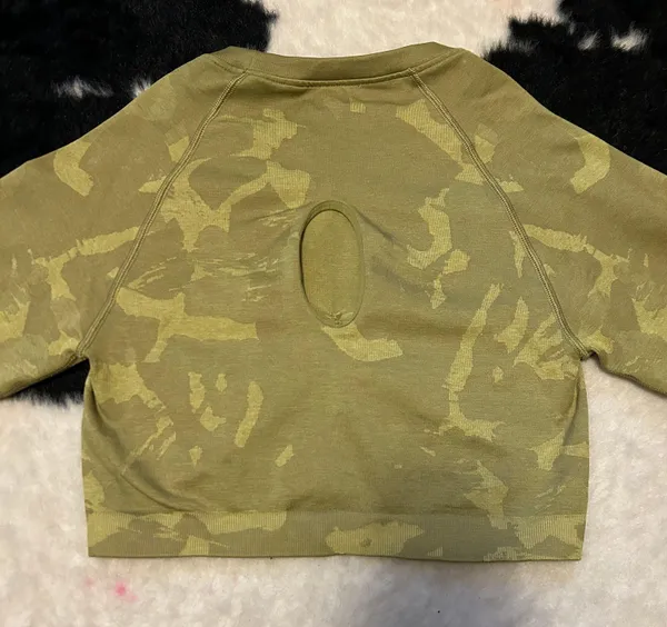 Adapt Camo Seamless Long Sleeve Crop Top - Image 6