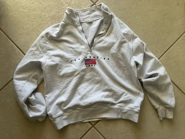 Brandy Melville Sweatshirt - Image 4