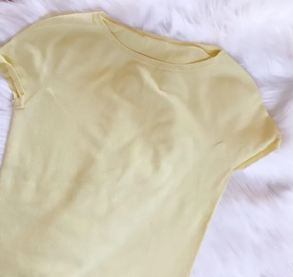 Beautiful light yellow top Size XS - Image 2