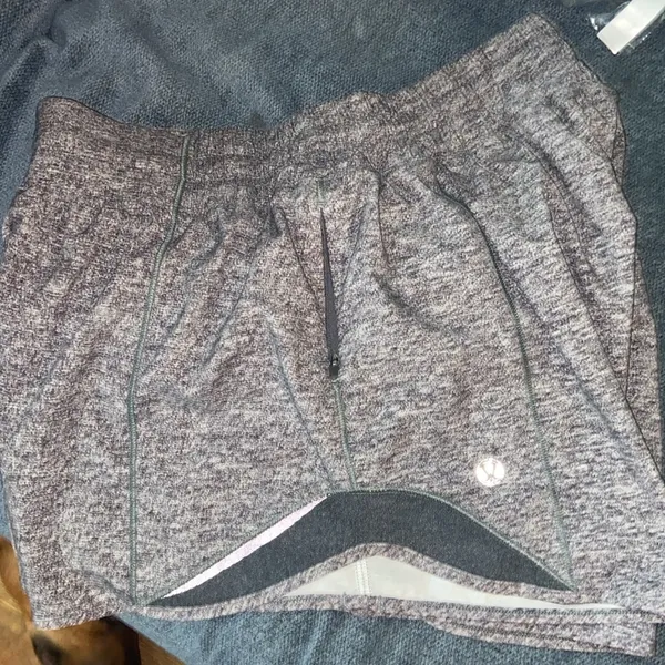 Lululemon Hotty Hot Short II Sz 6 tall Heather Lux - Image 7