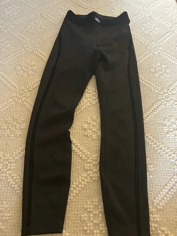 Alo Yoga Leggings - Image 2