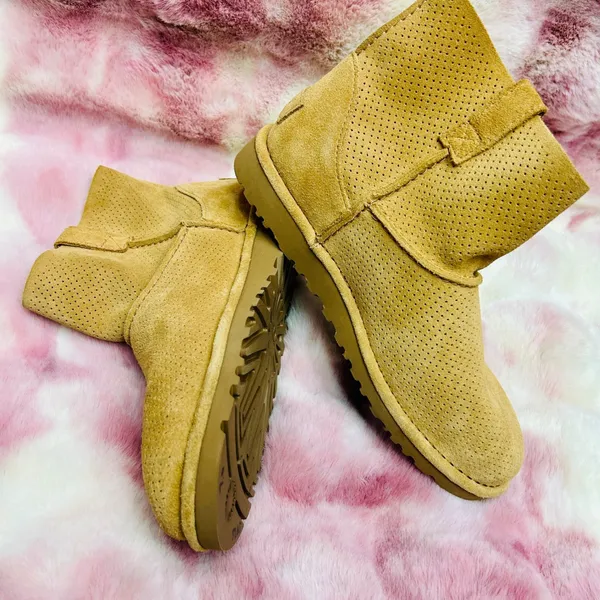UGG Classic Unlined Mini Perf Tan Suede Ankle Boots 1016852 Size 7‎ Womens - Image 2