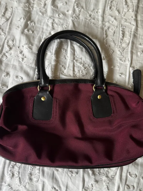 Victoria's Secret Burgundy Satchel with Black Handles - Image 5
