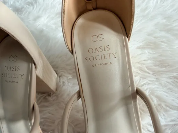 Oasis Society California Beige Strappy Block Heel Sandals Size 9 - Image 4