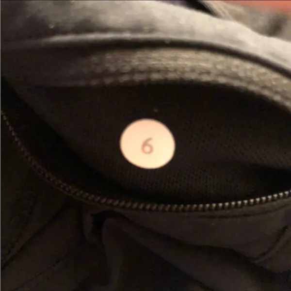 Lululemon Speed Shorts 6 Small black - Image 5