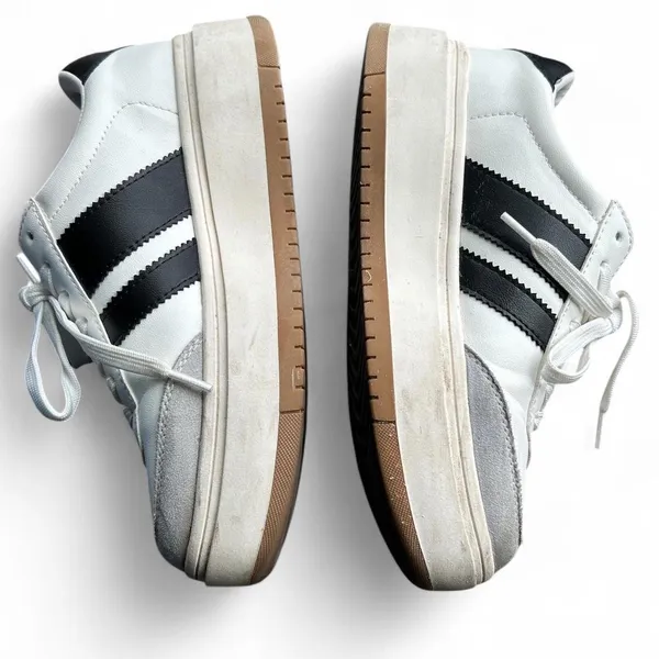 white and black platform sneakers Size 7 - Image 2