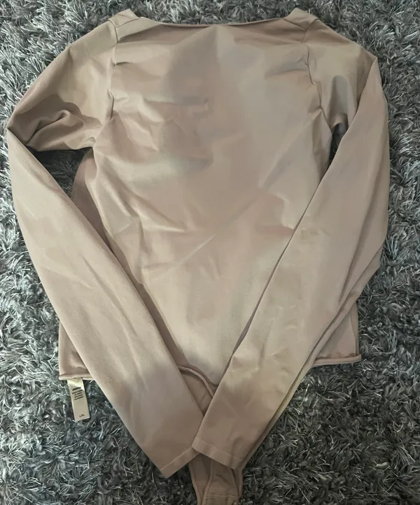 SKIMS Bodysuit - Image 4