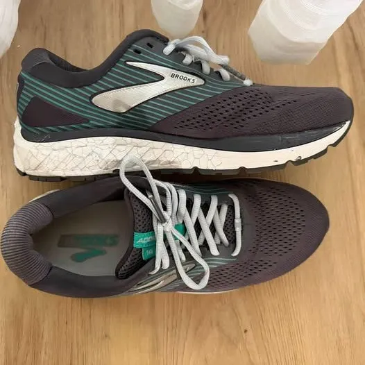 Brooks Addiction 14 Women's Size 11 - Image 2