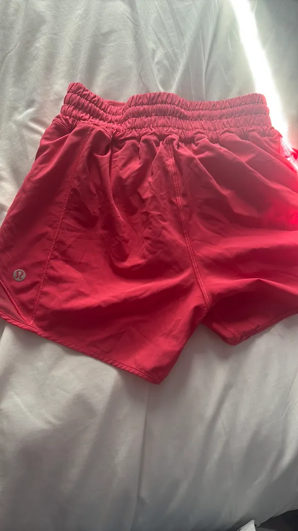 Lululemon Shorts Hotty Hot 4" - Image 2