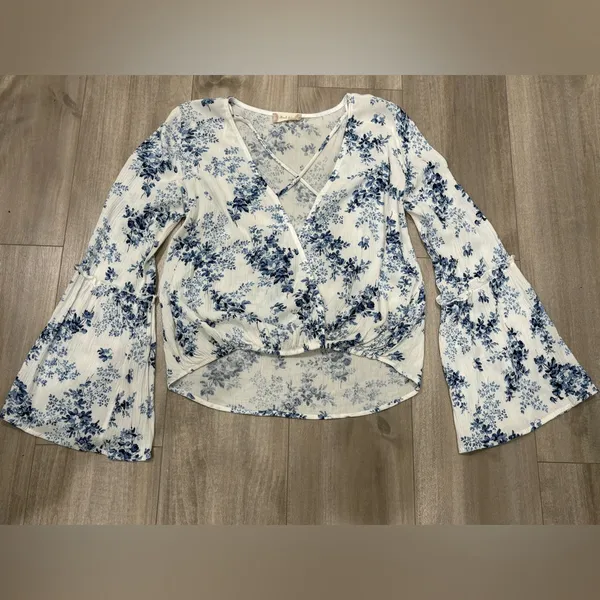 Altar'd State Blue and White Floral Blouse Size S - Image 4