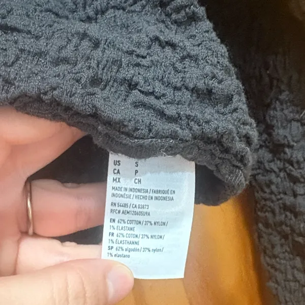American Eagle Size Small Dark Grey Tie Front Crop Top. - Image 4