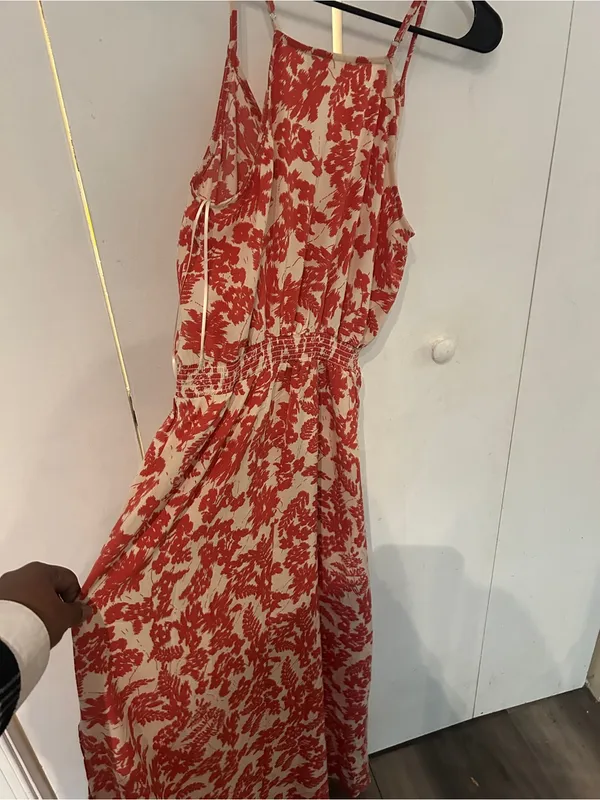 Prómesa Cream Dress with Coral-Red Floral Print - Image 9