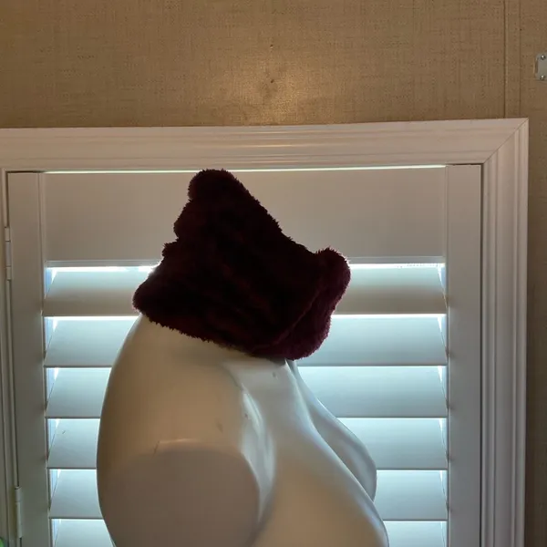 Elegant Maroon Faux Fur Scarf - Image 2