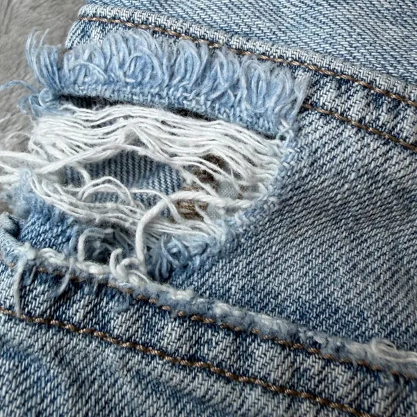 American Eagle Womens Size 6 90s Boyfriend Shorts Blue Denim Distressed Cut Off - Image 7