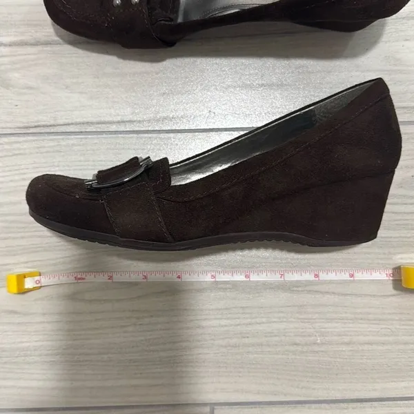 Marc Fisher Brown Wedge Buckle Heel Size 7.5 Women’s - Image 6