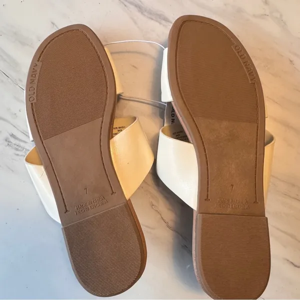 Old Navy Women’s Flat Linked Bone Color Low Heel Sandals Sz 7 NWT - Image 2