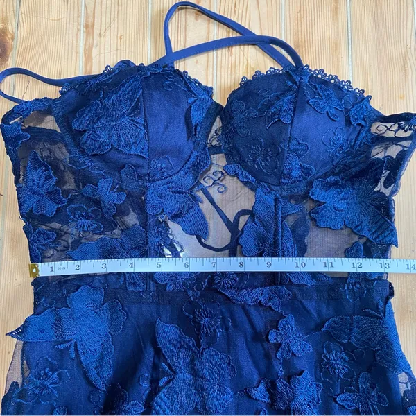 NWOT Navy Blue 3D Floral Appliqué Sheer Panel Gown Size Small - Image 6