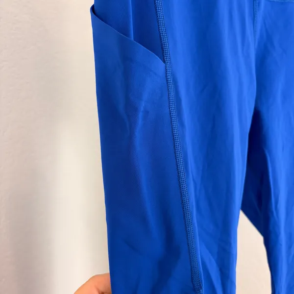 Lululemon cobalt blue cropped leggings - Image 4