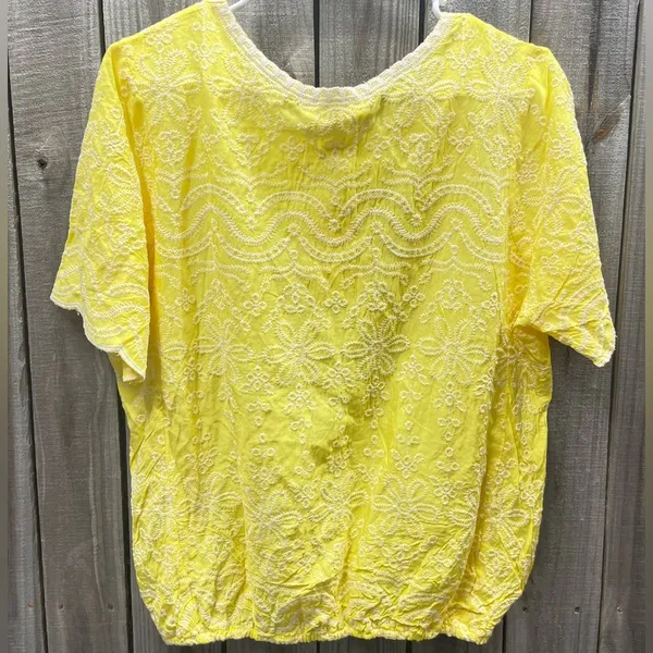 NWT yellow floral embroidered top size XL stretchy bottom hem bohemian‎ hippie - Image 3