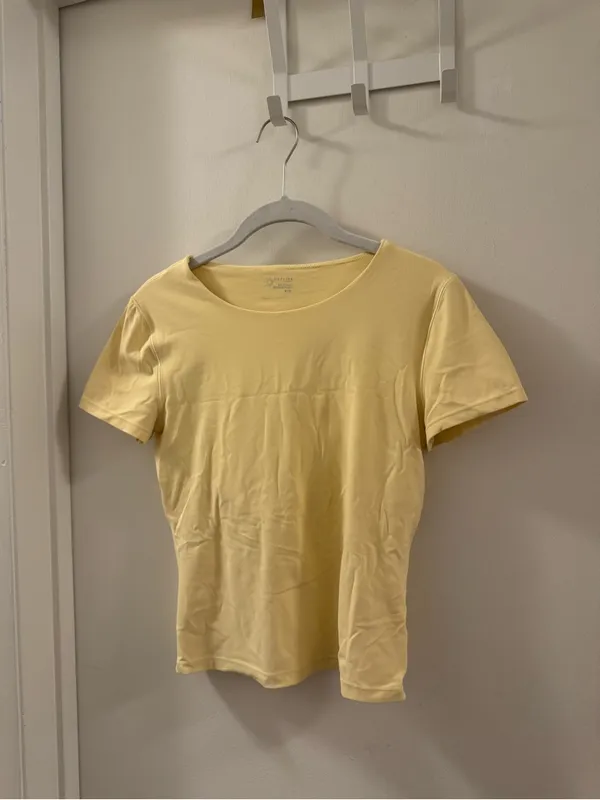aerie Short Sleeve Fitted Crop Top in yellow - Image 3
