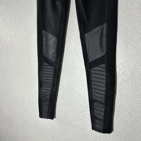 Alo Yoga Mid Waisted Moto Leggings Black‎ Size XS - Image 9