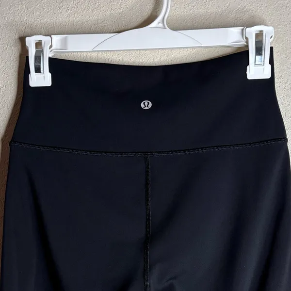 Lululemon Wunder Under Hi-Rise crop 19” size 6 - Image 5
