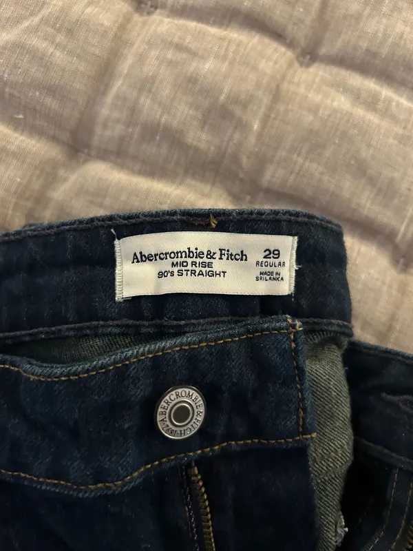Abercrombie Mid-Rise Jeans 90’s Straight - Image 2