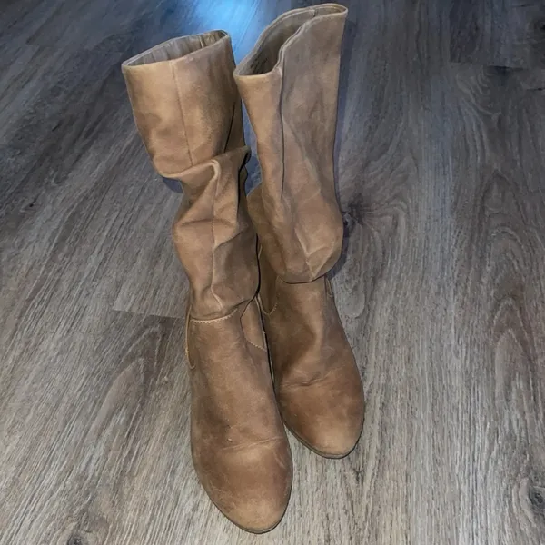 Francesca’s Tan Slouchy Heeled Boots Size 6 Medium - Image 10