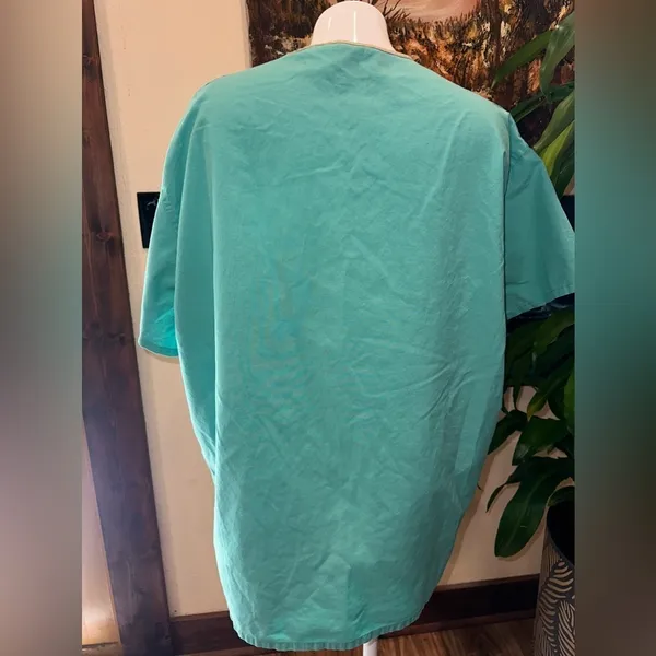 EUC MEDLINE SCRUB TOP SIZE X - Image 2