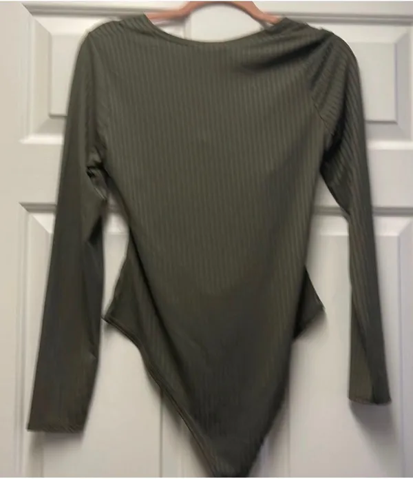 Nasty Gal NWT green cut out bodysuit - Image 2