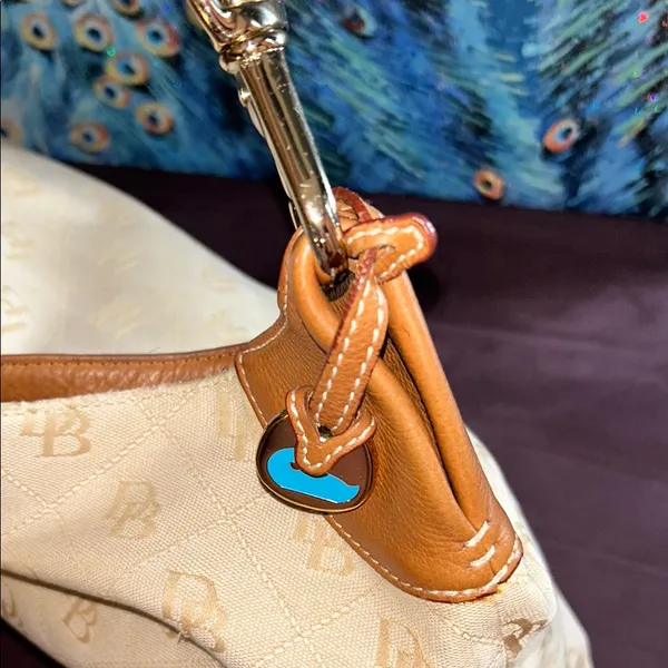 Vintage Dooney & Bourke Cream Monogram Large Hobo Shoulder Bag - Image 4