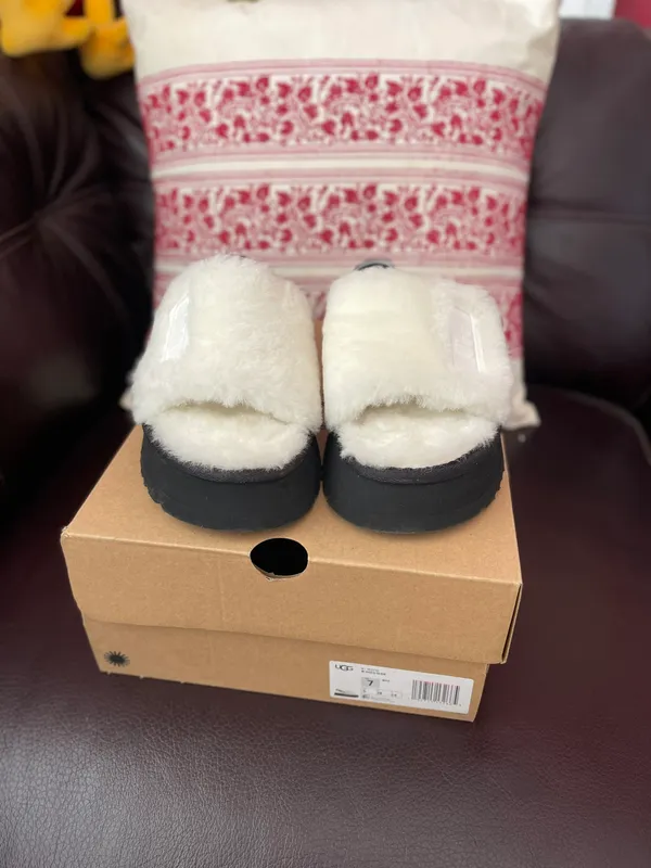 UGG Brand new Women's Disco Slide size 7 - Image 6