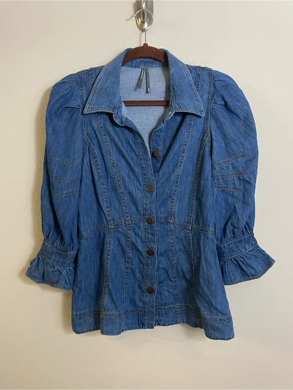 By Anthropologie Puff-Sleeve Denim Buttondown Shirt Size Small - Image 4